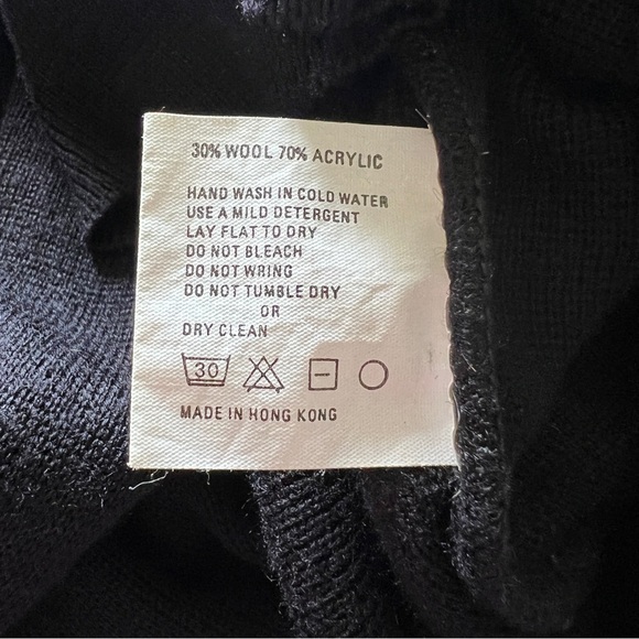 Tyrolia Skiwear is by HEAD Women’s Black Ski Sweater Jumper Silver Star - Picture 8 of 15